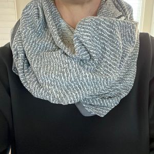 Lululemon Infiniti scarf